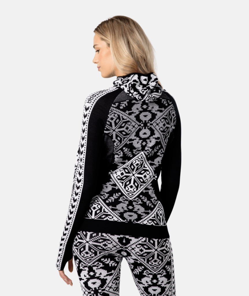 Kari Traa Saga Hood in SCHWARZ