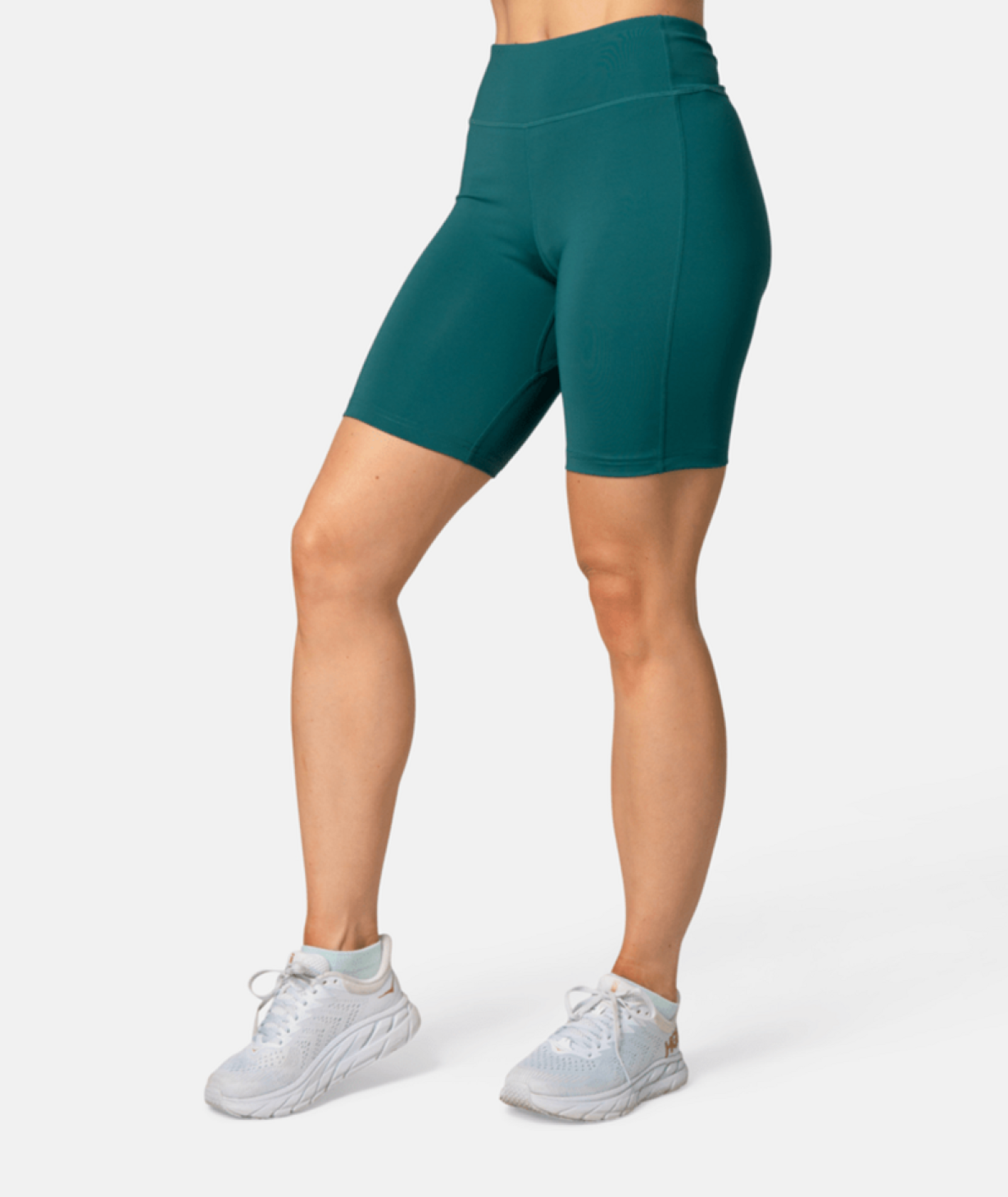Kari Traa Ava 8 Inch Shorts in GRÜN