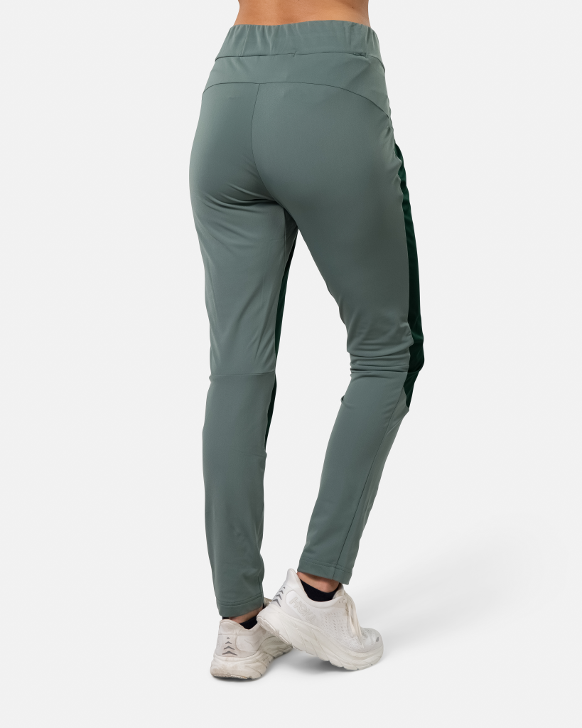 Kari Traa Louise Hybrid Pants in GRÜN